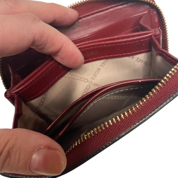 Small Michael Kors Small Pebbled Leather Wallet 🤍 - Picture 9 of 10